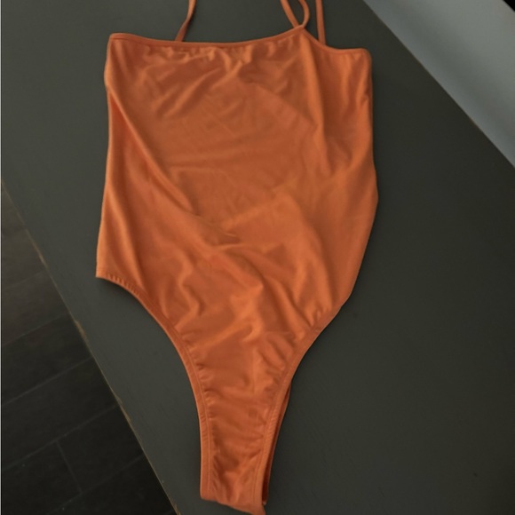 Superdown Asymmetrical Bodysuit - Picture 4 of 6